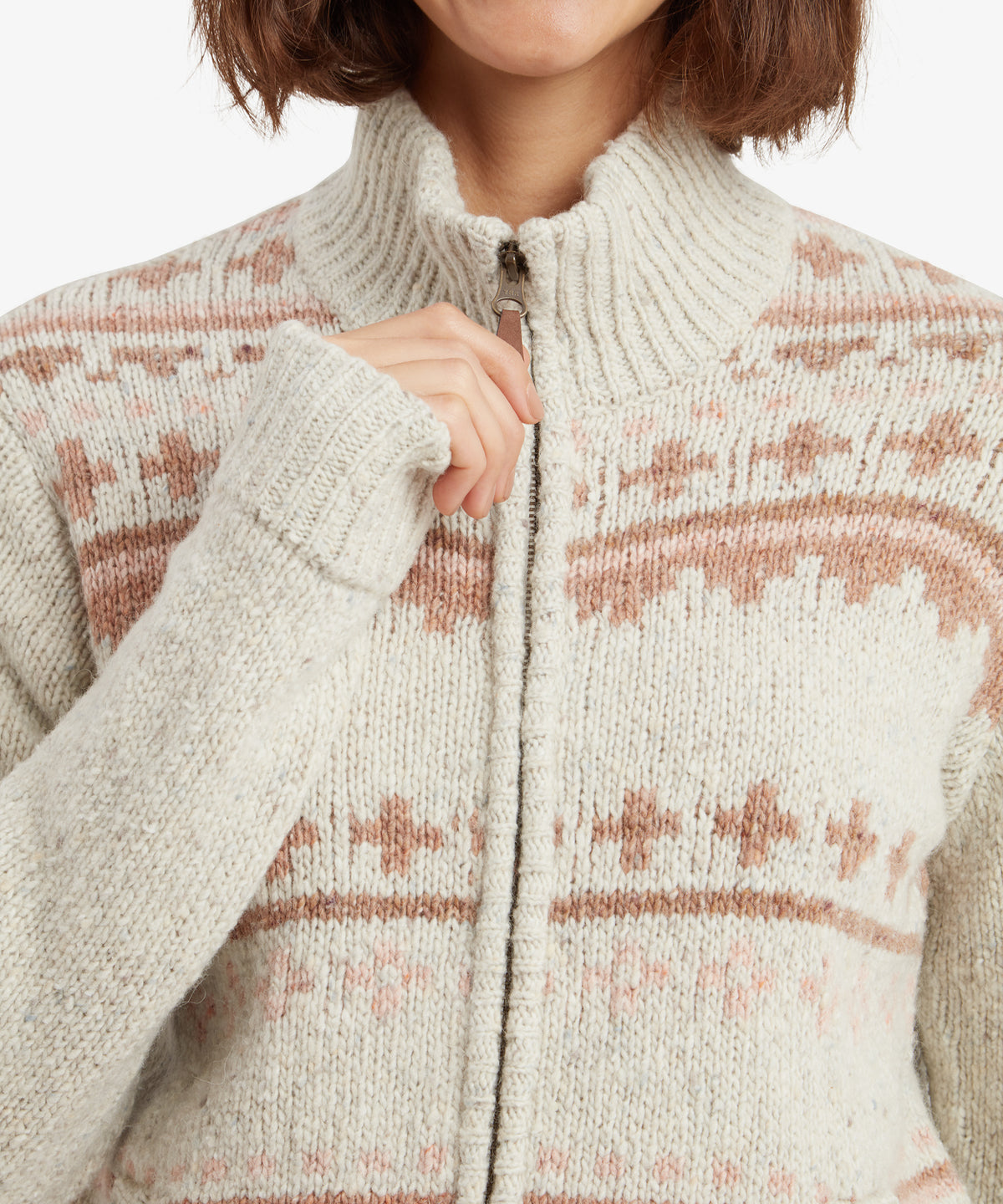Dumji Strickjacke mit durchgehendem Rei§verschluss Ð Peetho: kuschelige cremefarbene Strickjacke mit Terrakotta-Muster