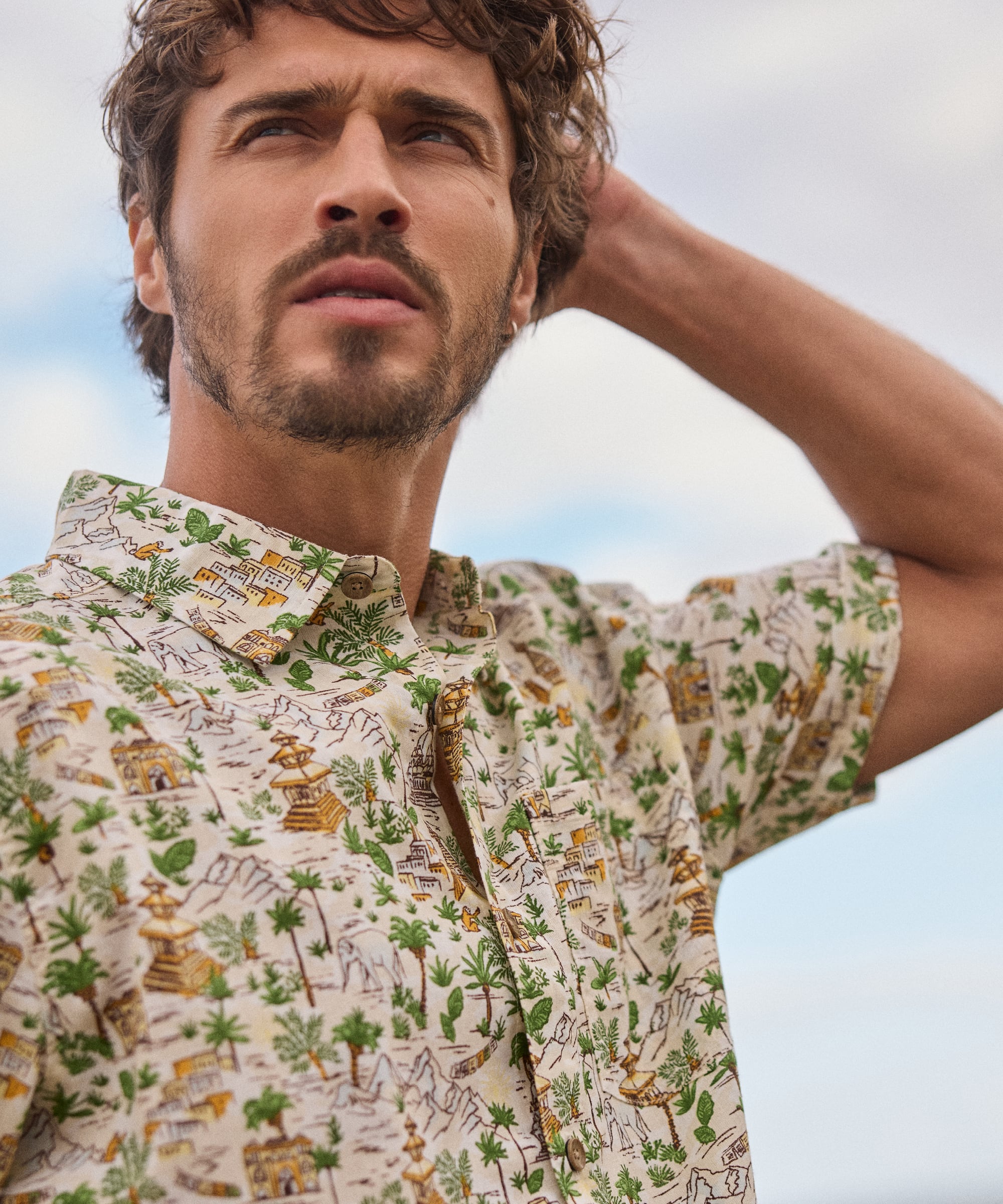 Ravi Short Sleeve Shirt in cream tropical pattern with palms and foliage