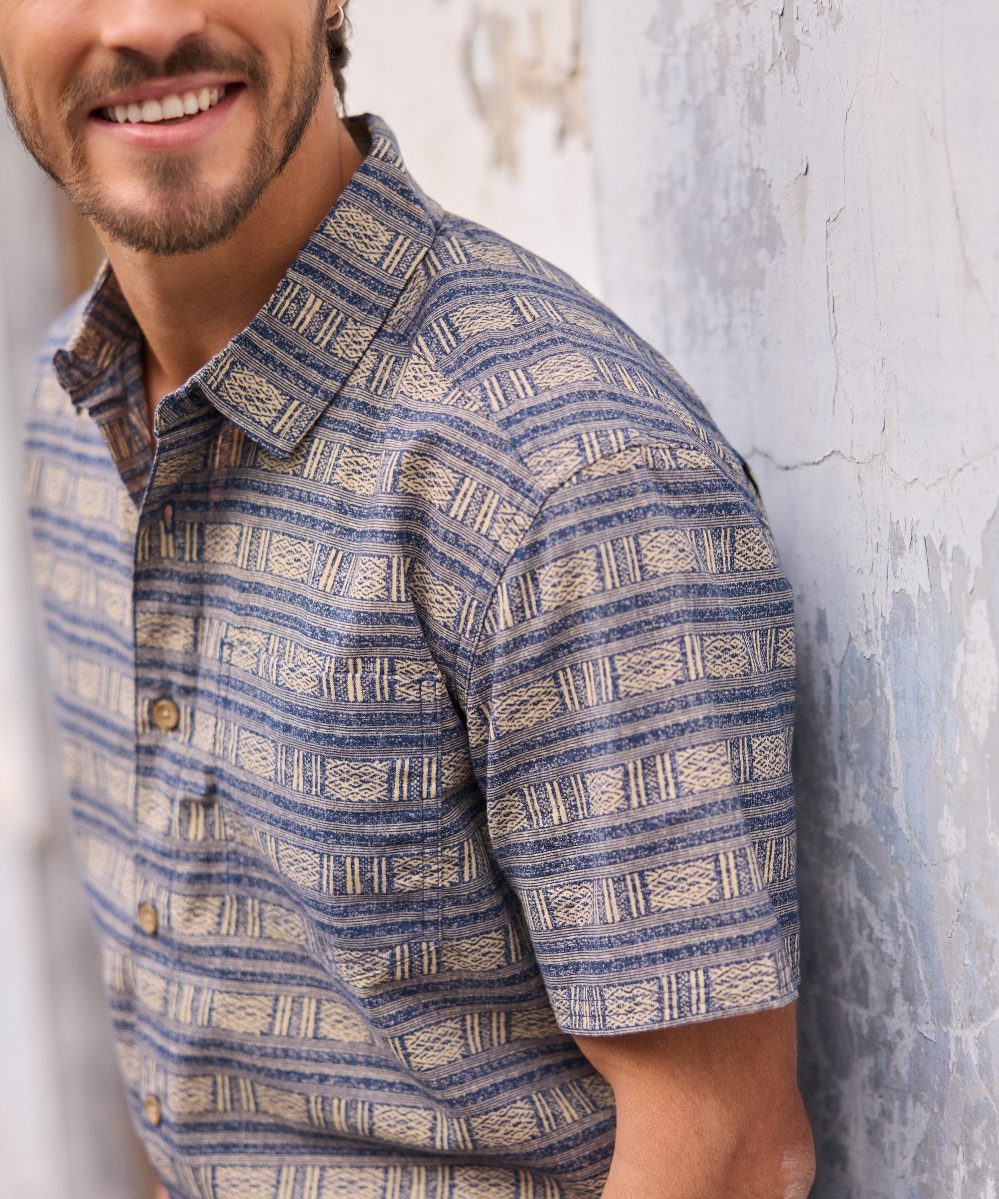 Khumbu Weave Short Sleeve Shirt in Rathee Blue geometric pattern