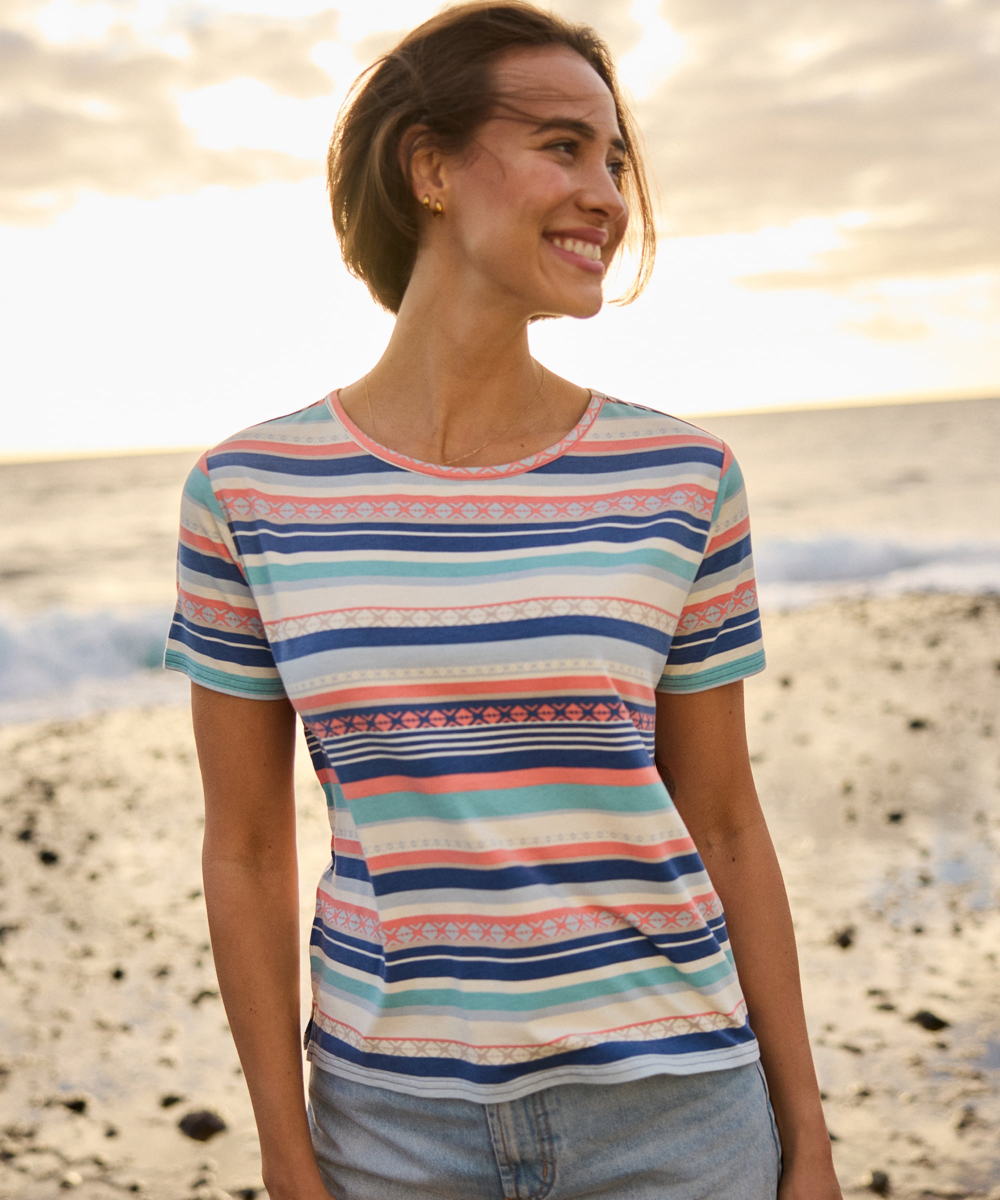 Neha Relaxed T-Shirt in Seaport Indreni mit blauen, korallenroten und wei§en Streifen