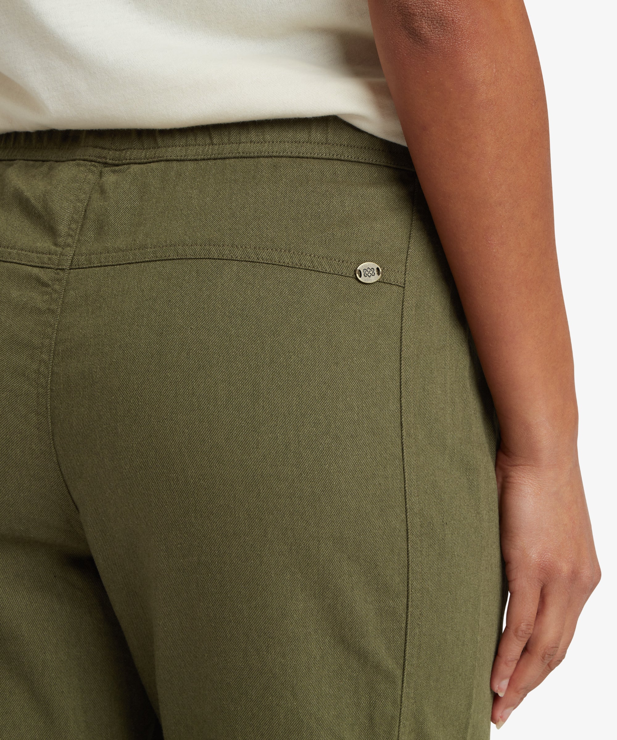 パンツ ERMANNO SCERVINO Woman Pants Green D466P700YSH S4665 ERMANNO SCERVINO(エルマノシェルビーノ ) パンツ(レディース