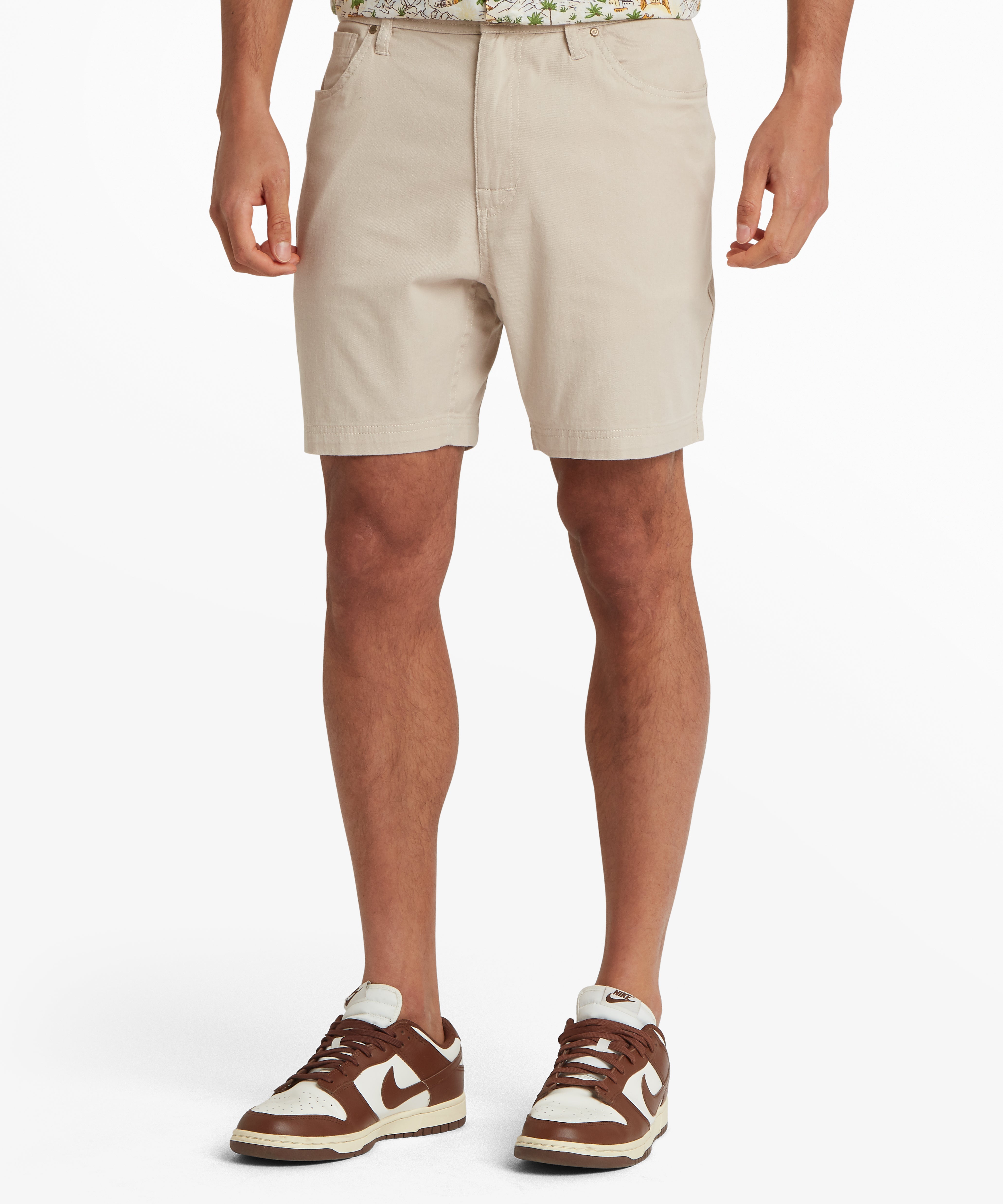 Dando 5 Pocket Shorts in Goa Sand: beige chino with subtle stitching