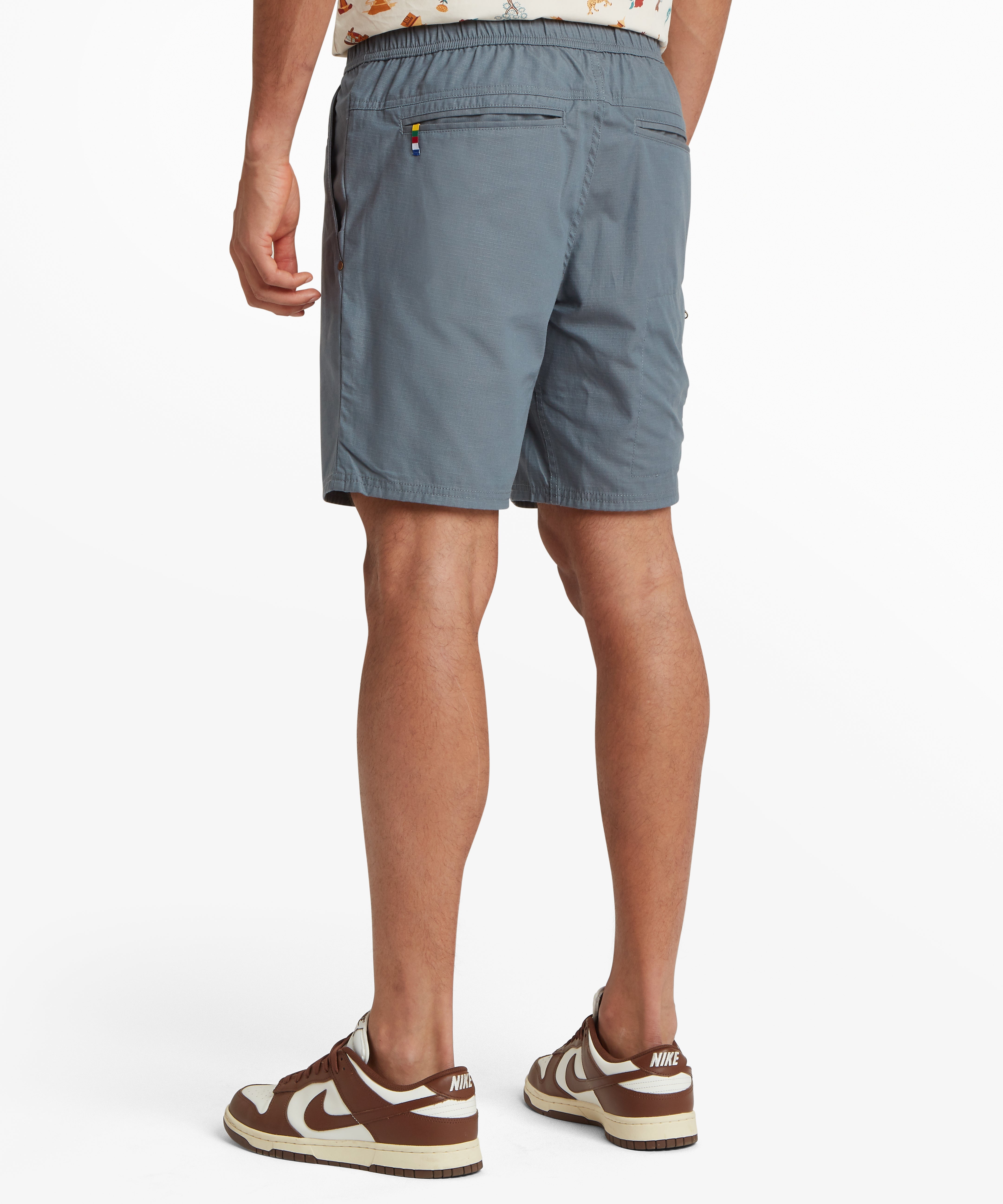 Graue Nike Ghoral Shorts Ð Stormy mit elastischem Bund und Seitentaschen