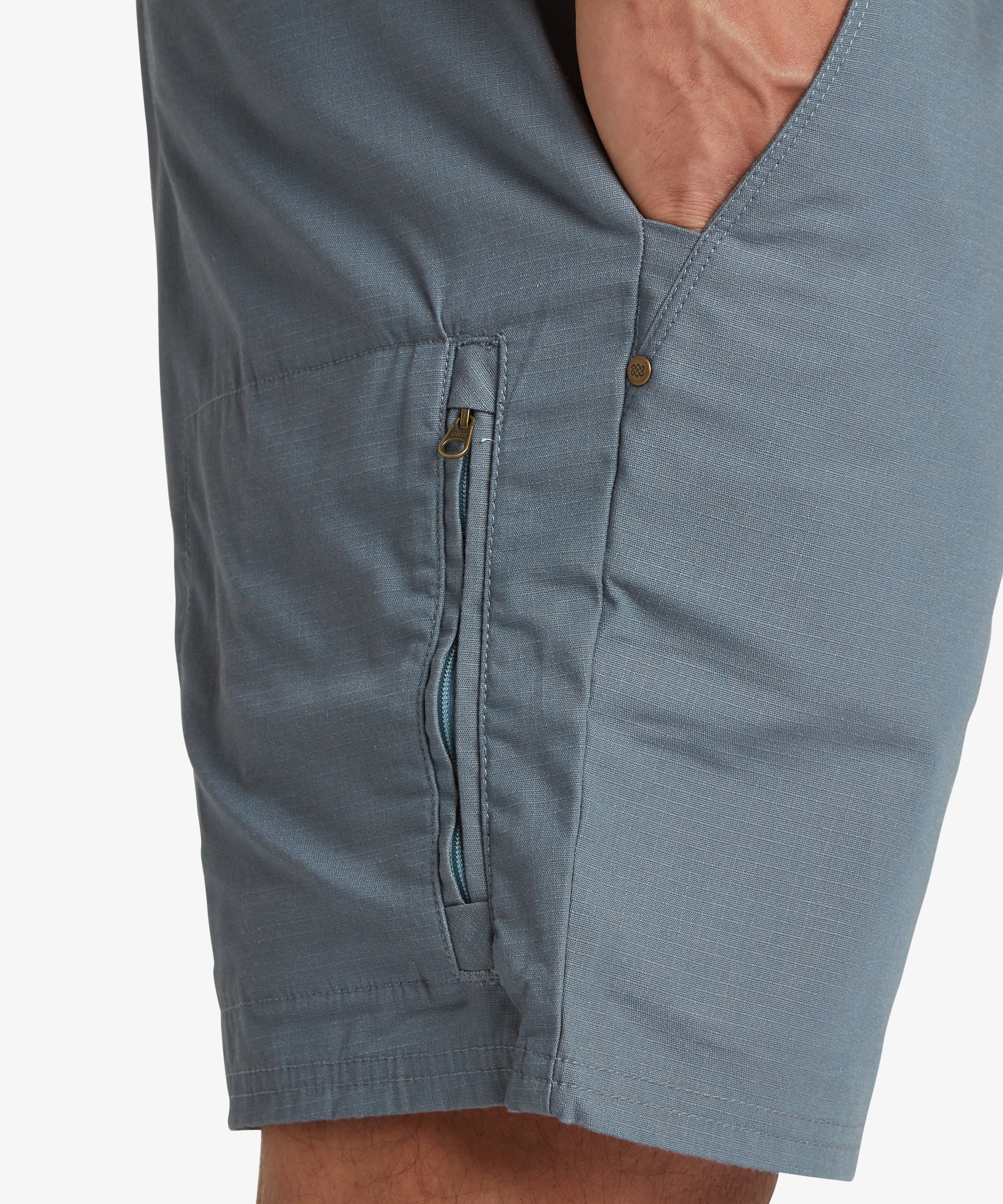 Ghoral Shorts Ð Stormy: Graue Shorts mit strukturiertem Stoff, Seitentaschen mit Rei§verschluss und Messingknšpfen