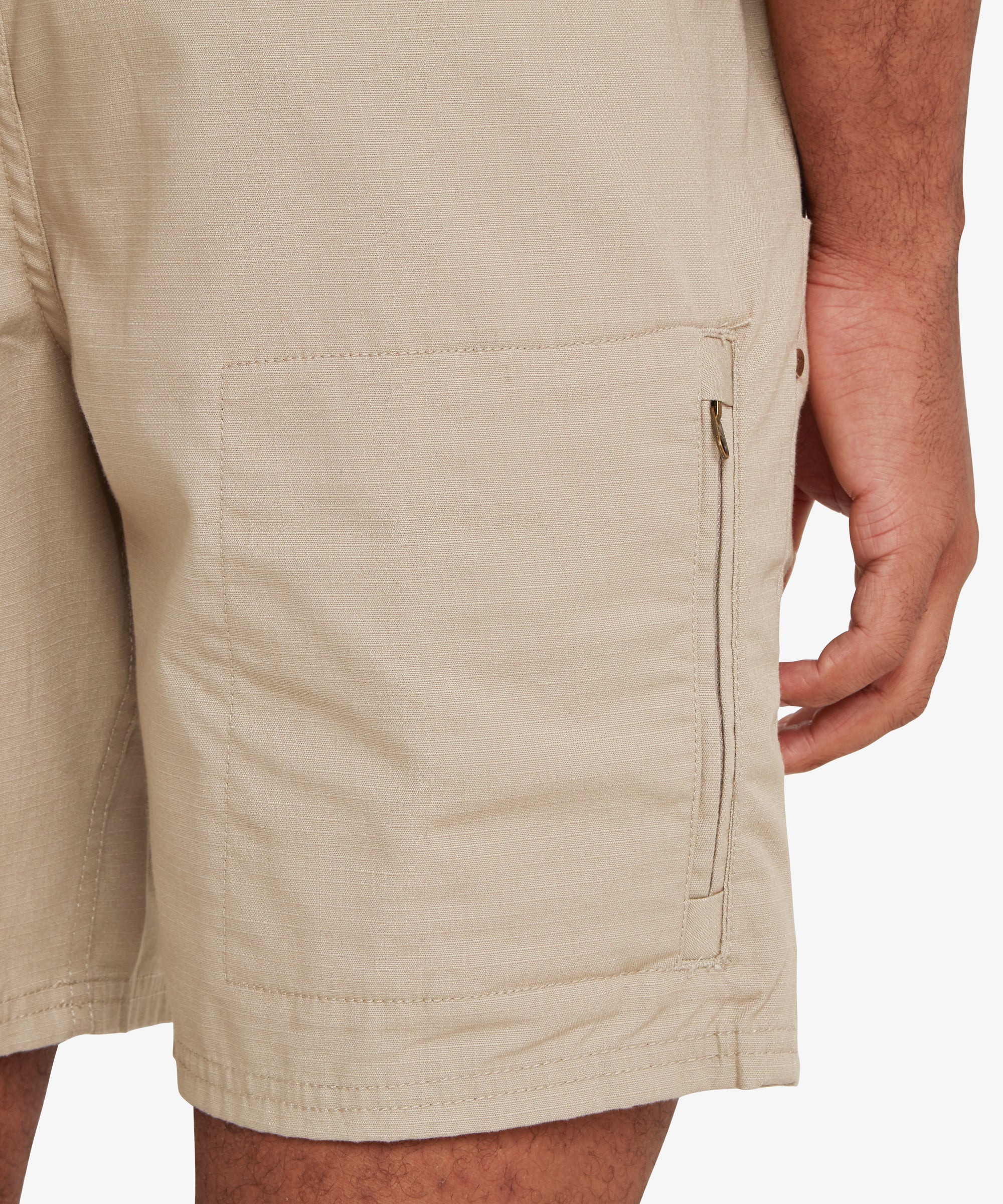 Ghoral Shorts Ð Bardiaya Sand: beigefarbene Shorts aus strukturiertem Stoff mit seitlicher Rei§verschlusstasche