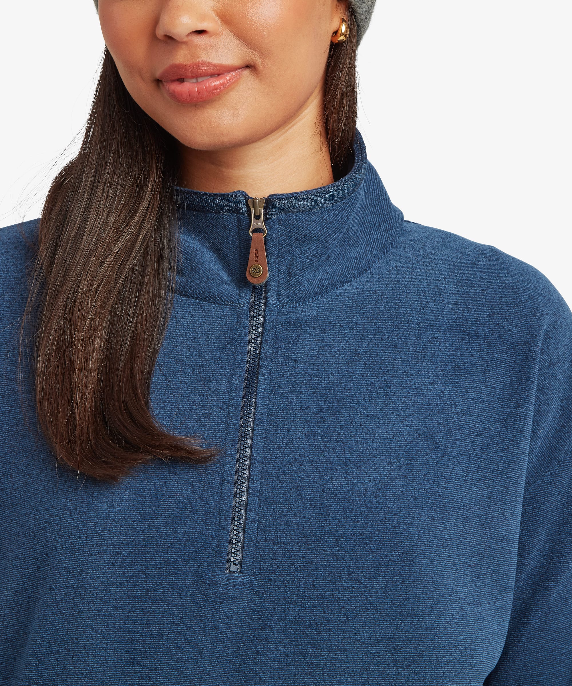 Close-up detail of the Sherpa Rolpa 1/2-Zip Pullover in blue, showing the stand collar, half-zip fastening and soft fleece fabric texture.